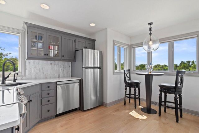 N84W36411 Riverwood LANE, Oconomowoc, WI 53066