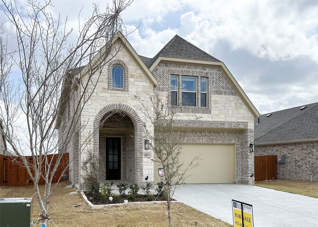 1013 River Oaks Drive, Godley, TX 76044