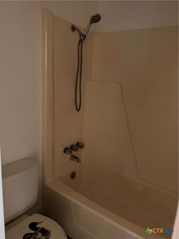 108 Queenswood Trail, Victoria, TX 77901