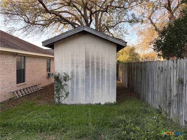 108 Queenswood Trail, Victoria, TX 77901