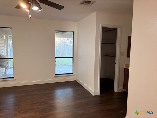 108 Queenswood Trail, Victoria, TX 77901