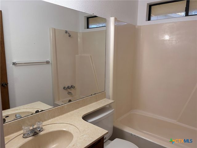 108 Queenswood Trail, Victoria, TX 77901