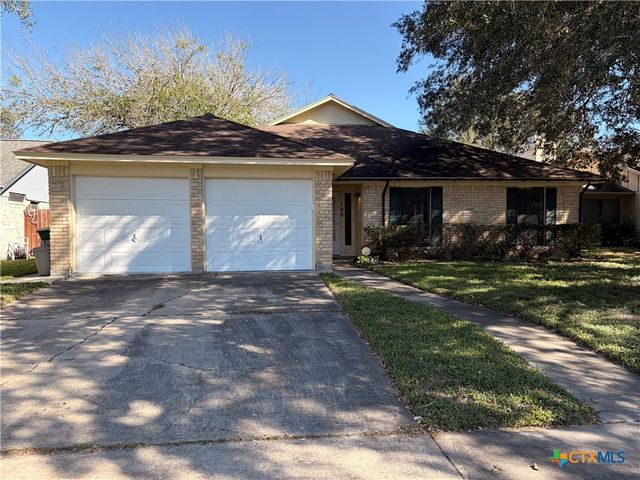 108 Queenswood Trail, Victoria, TX 77901