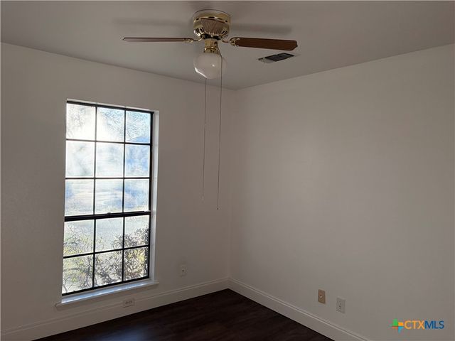 108 Queenswood Trail, Victoria, TX 77901