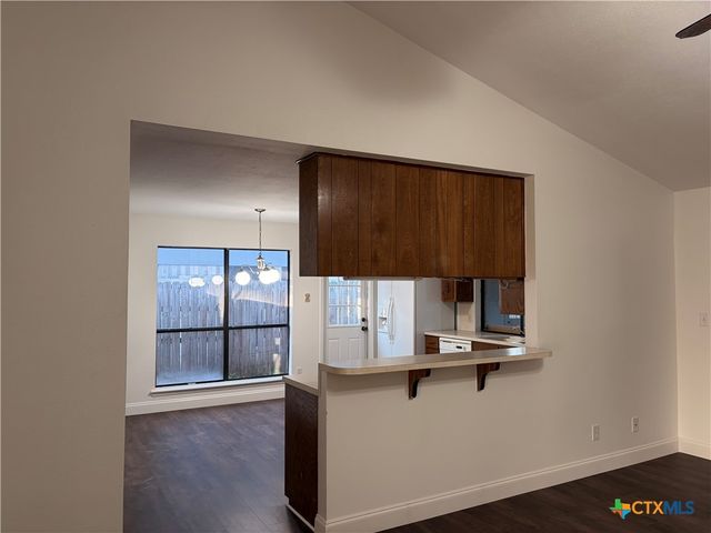 108 Queenswood Trail, Victoria, TX 77901