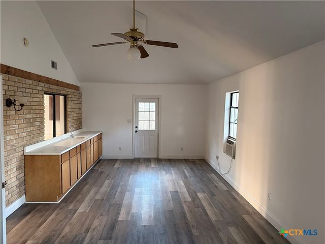 108 Queenswood Trail, Victoria, TX 77901