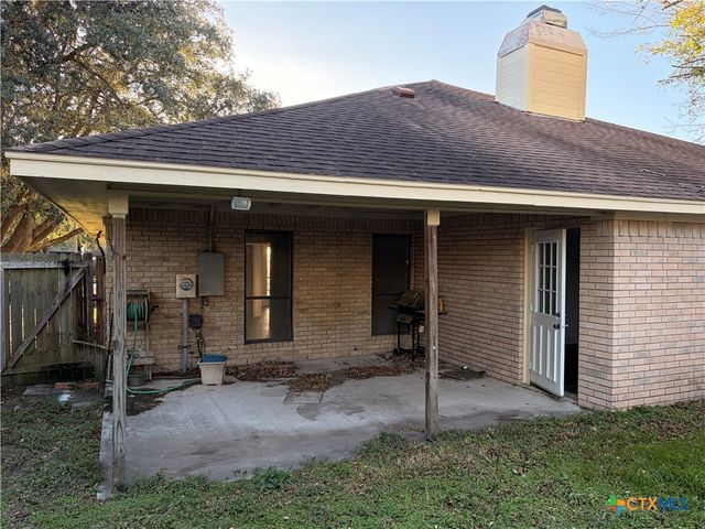 108 Queenswood Trail, Victoria, TX 77901