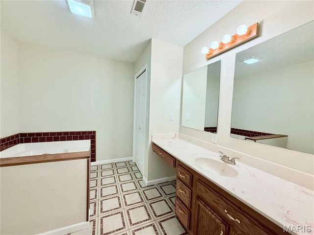 6731 Highway Au, Houston, MO 65483