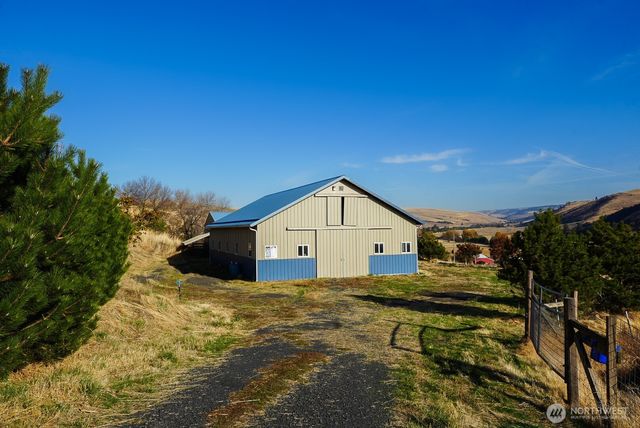 239 Patit Road, Dayton, WA 99328