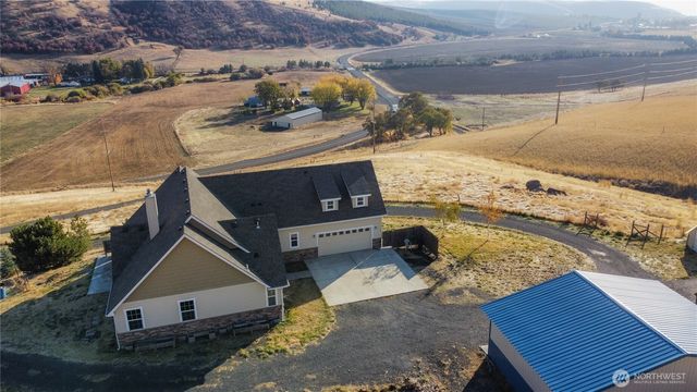 239 Patit Road, Dayton, WA 99328