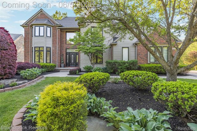 6664 Apple Blossom Trail, West Bloomfield Charter Township, MI 48322