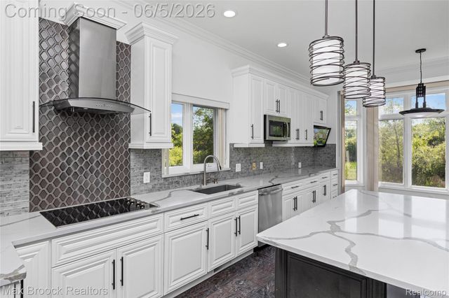 6664 Apple Blossom Trail, West Bloomfield Charter Township, MI 48322