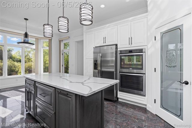 6664 Apple Blossom Trail, West Bloomfield Charter Township, MI 48322