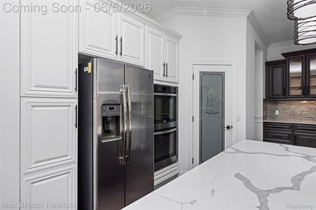 6664 Apple Blossom Trail, West Bloomfield Charter Township, MI 48322