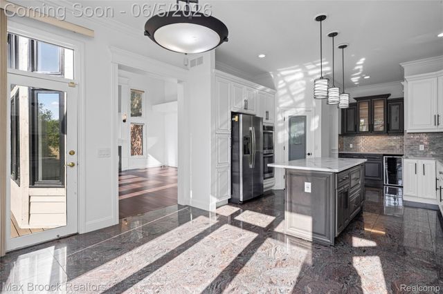 6664 Apple Blossom Trail, West Bloomfield Charter Township, MI 48322