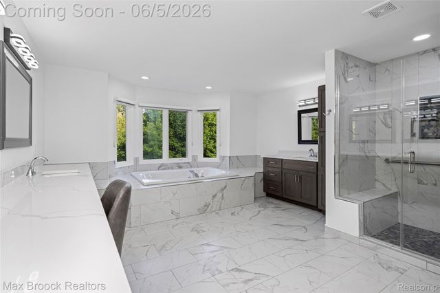 6664 Apple Blossom Trail, West Bloomfield Charter Township, MI 48322