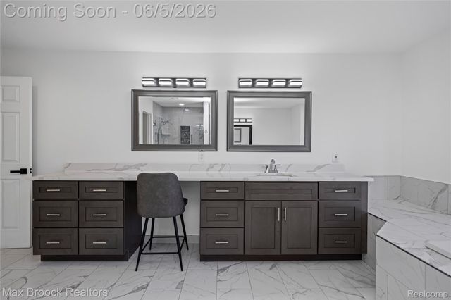 6664 Apple Blossom Trail, West Bloomfield Charter Township, MI 48322