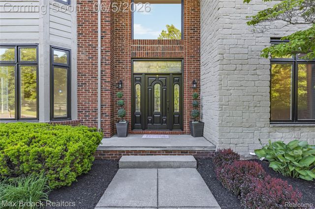 6664 Apple Blossom Trail, West Bloomfield Charter Township, MI 48322