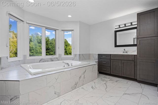 6664 Apple Blossom Trail, West Bloomfield Charter Township, MI 48322