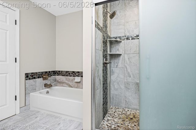 6664 Apple Blossom Trail, West Bloomfield Charter Township, MI 48322