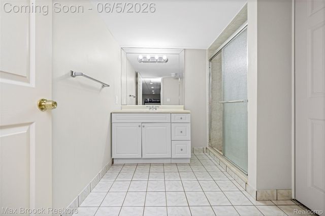 6664 Apple Blossom Trail, West Bloomfield Charter Township, MI 48322