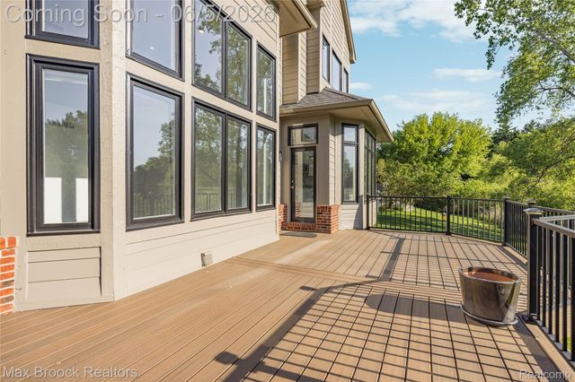 6664 Apple Blossom Trail, West Bloomfield Charter Township, MI 48322