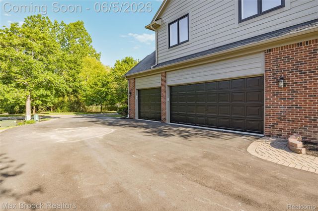 6664 Apple Blossom Trail, West Bloomfield Charter Township, MI 48322