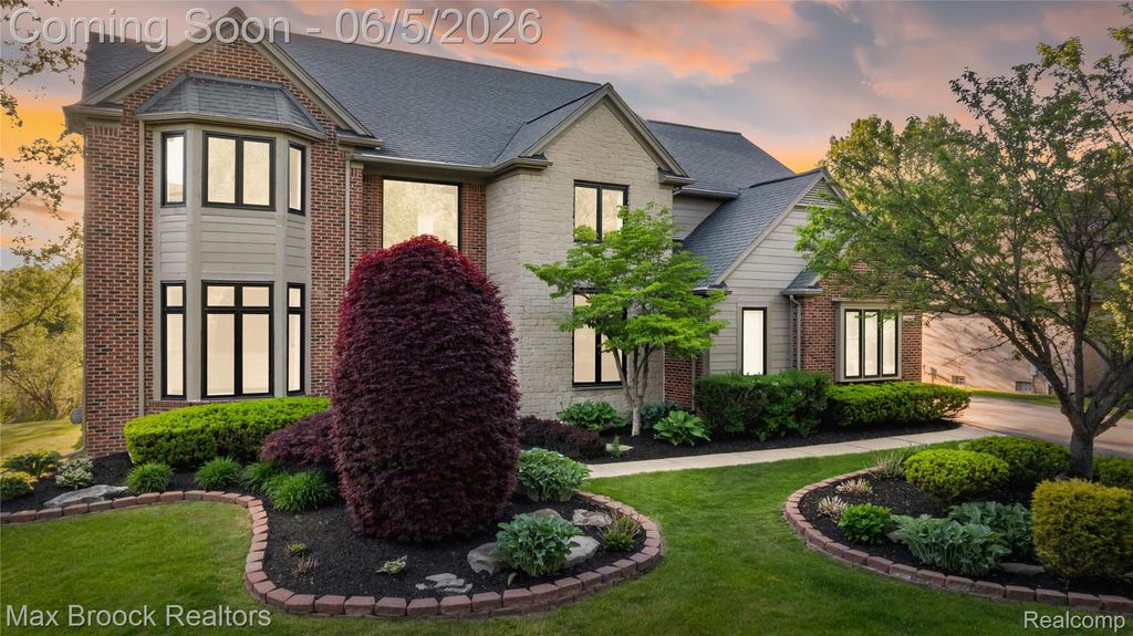 6664 Apple Blossom Trail, West Bloomfield Charter Township, MI 48322