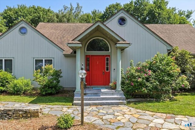 3 Westwood Drive, Waterford, CT 06385