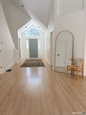 3 Westwood Drive, Waterford, CT 06385