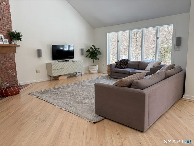 3 Westwood Drive, Waterford, CT 06385