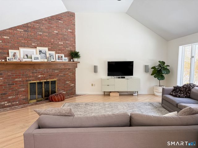 3 Westwood Drive, Waterford, CT 06385