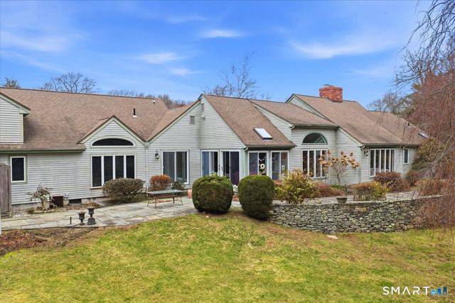 3 Westwood Drive, Waterford, CT 06385