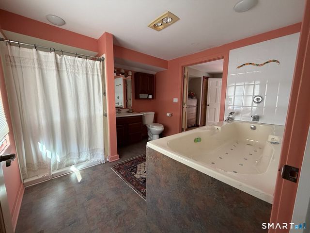 3 Westwood Drive, Waterford, CT 06385