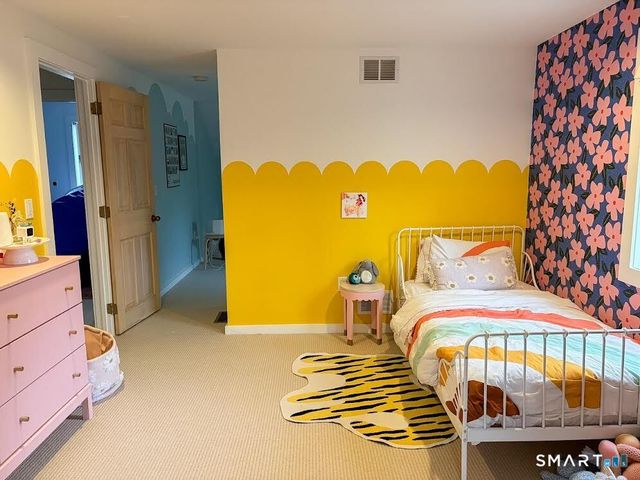 3 Westwood Drive, Waterford, CT 06385