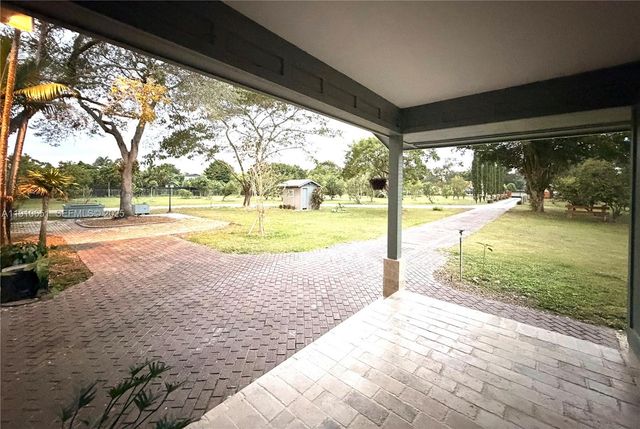 19820 SW 244th St, Homestead, FL 33031