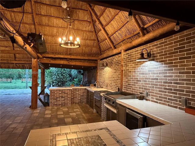 19820 SW 244th St, Homestead, FL 33031