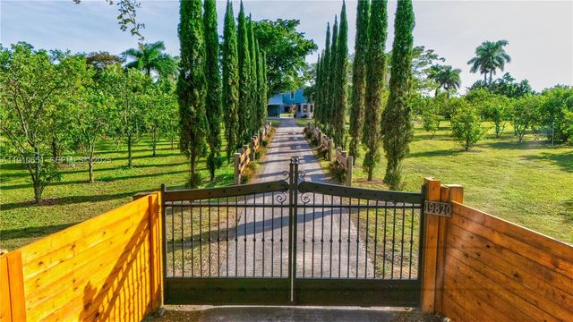 19820 SW 244th St, Homestead, FL 33031