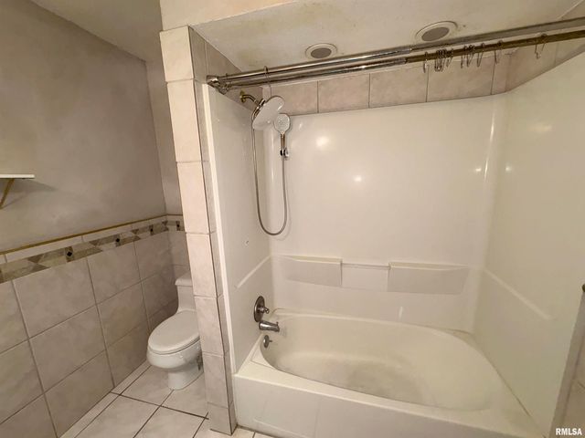 925 S MANUAL Avenue, Peoria, IL 61605