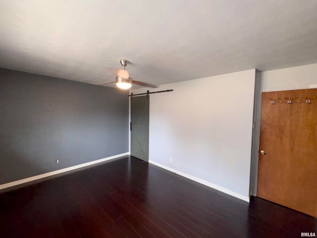 925 S MANUAL Avenue, Peoria, IL 61605