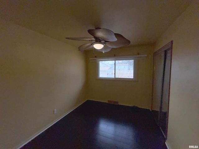 925 S MANUAL Avenue, Peoria, IL 61605