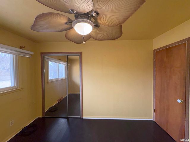 925 S MANUAL Avenue, Peoria, IL 61605