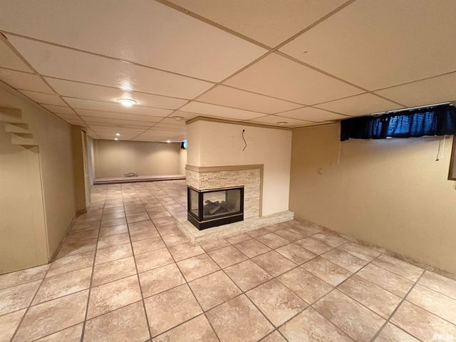 925 S MANUAL Avenue, Peoria, IL 61605