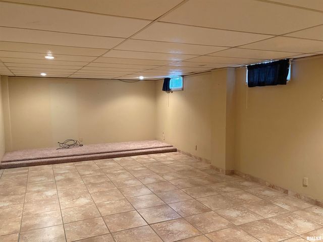 925 S MANUAL Avenue, Peoria, IL 61605