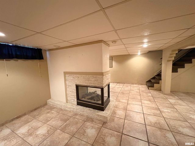 925 S MANUAL Avenue, Peoria, IL 61605