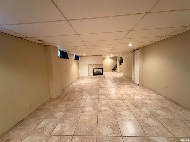 925 S MANUAL Avenue, Peoria, IL 61605