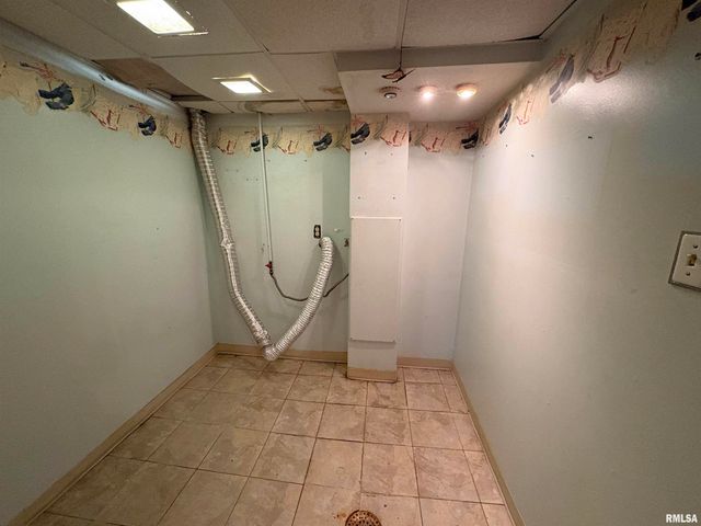 925 S MANUAL Avenue, Peoria, IL 61605