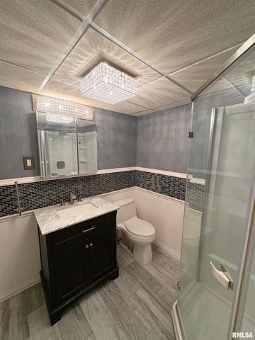 925 S MANUAL Avenue, Peoria, IL 61605