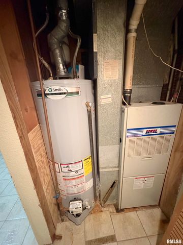 925 S MANUAL Avenue, Peoria, IL 61605