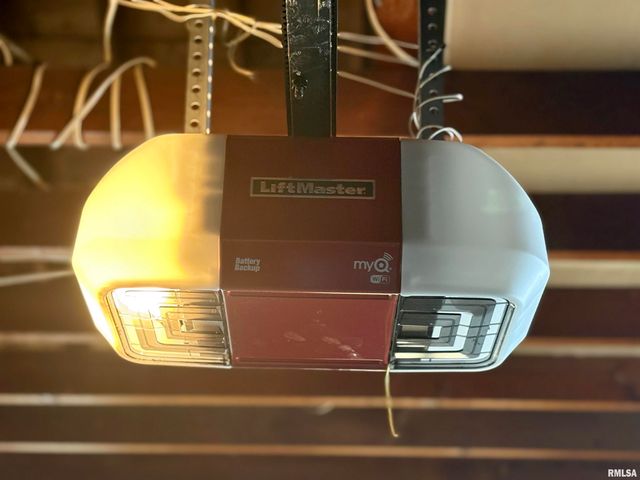 925 S MANUAL Avenue, Peoria, IL 61605